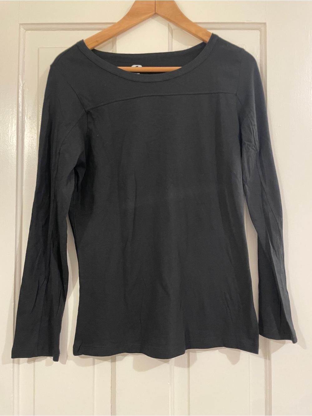 Pro Spirit Athletic Gear Women's Long-Sleeve Scoop Neck Top - Black